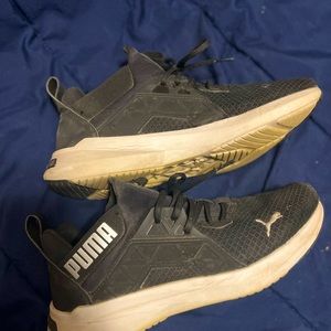 Puma women’s black tennis shoe size 11